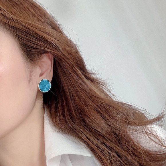 2/$20!  Blue Oil Drop Wavy Disk Earrings - Picture 2 of 6